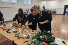 2024-11-30-vyroba-adventnych-vencov-001