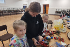 2024-11-30-vyroba-adventnych-vencov-003