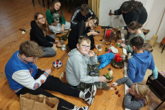 2024-11-30-vyroba-adventnych-vencov-004